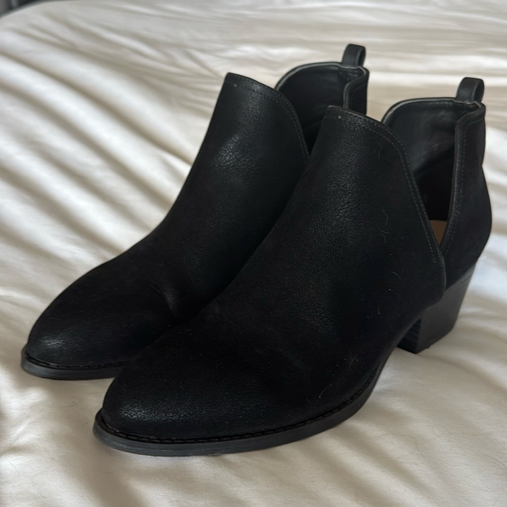 Black booties sz 8.5 Chinese Laundry